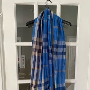 Lightweight Burberry scarf